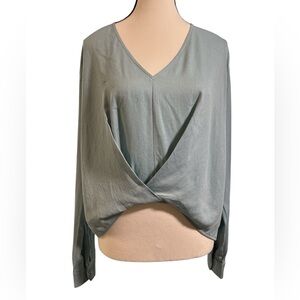 Ro & De Women's V-Neck Blouse in Light Gray
